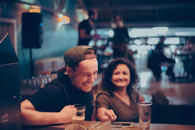 Personnes au bar de la CoHop @miandaphotography (Adrien Dubois)