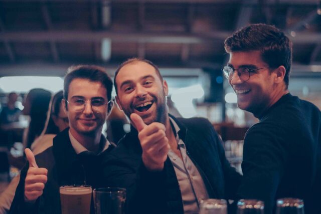 Personnes au bar de la CoHop @miandaphotography (Adrien Dubois)