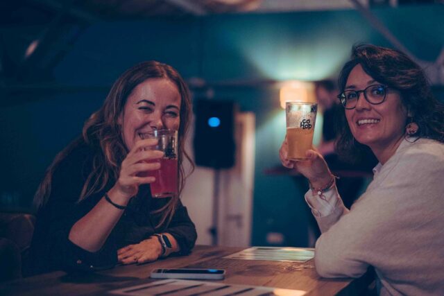 Personnes au bar de la CoHop @miandaphotography (Adrien Dubois)