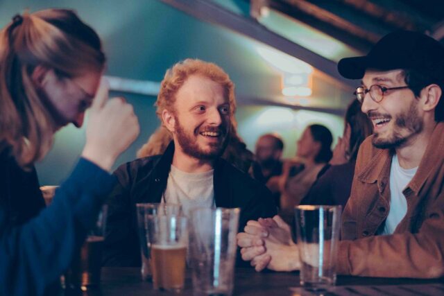 Personnes au bar de la CoHop @miandaphotography (Adrien Dubois)